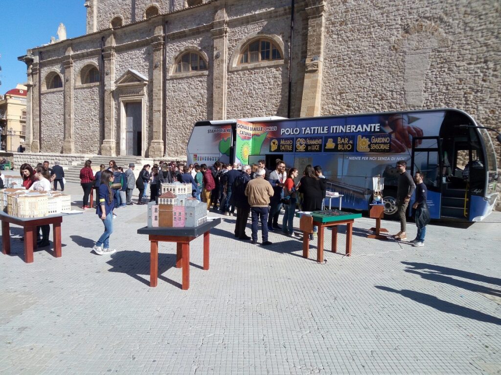 Sfiora…Esplora…Ama – I grandi sogni hanno radici profonde